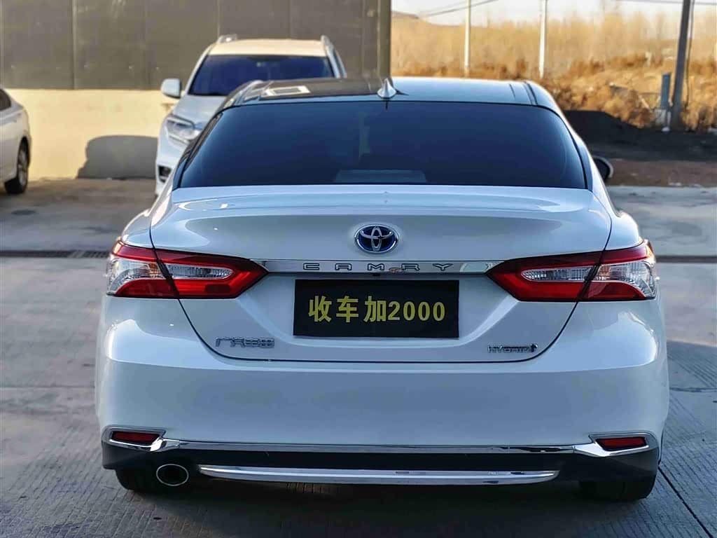 Toyota Camry 2024 — Фото 3/8