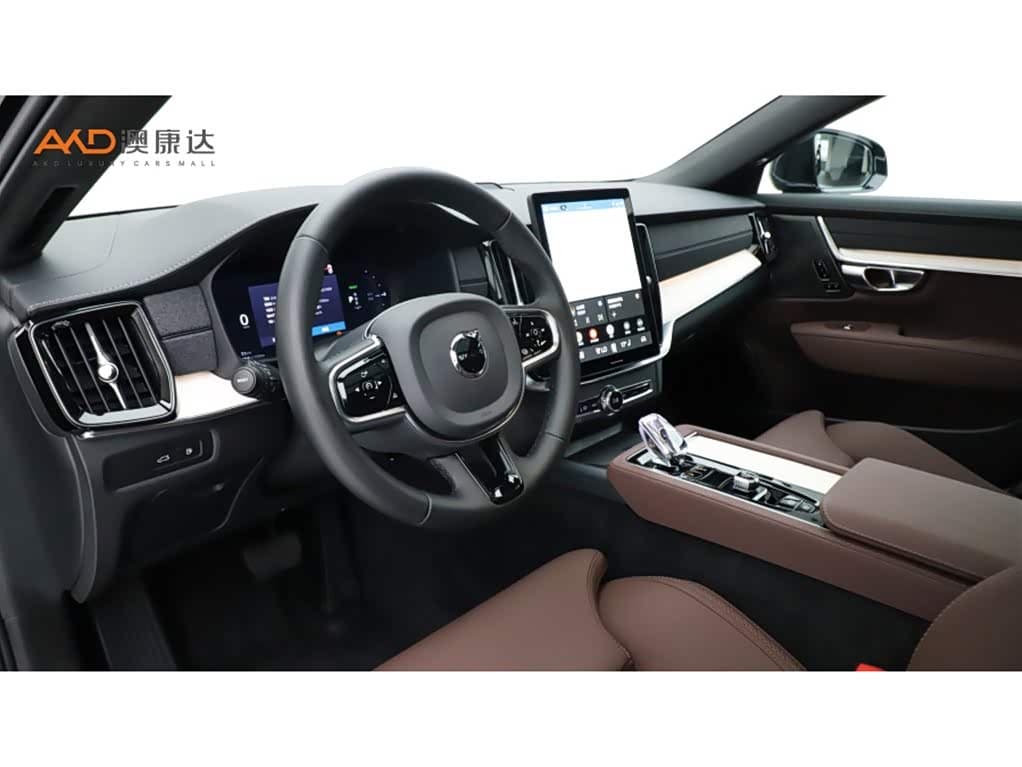 Volvo S90 Plug-in Hybrid 2025 — Фото 6/10