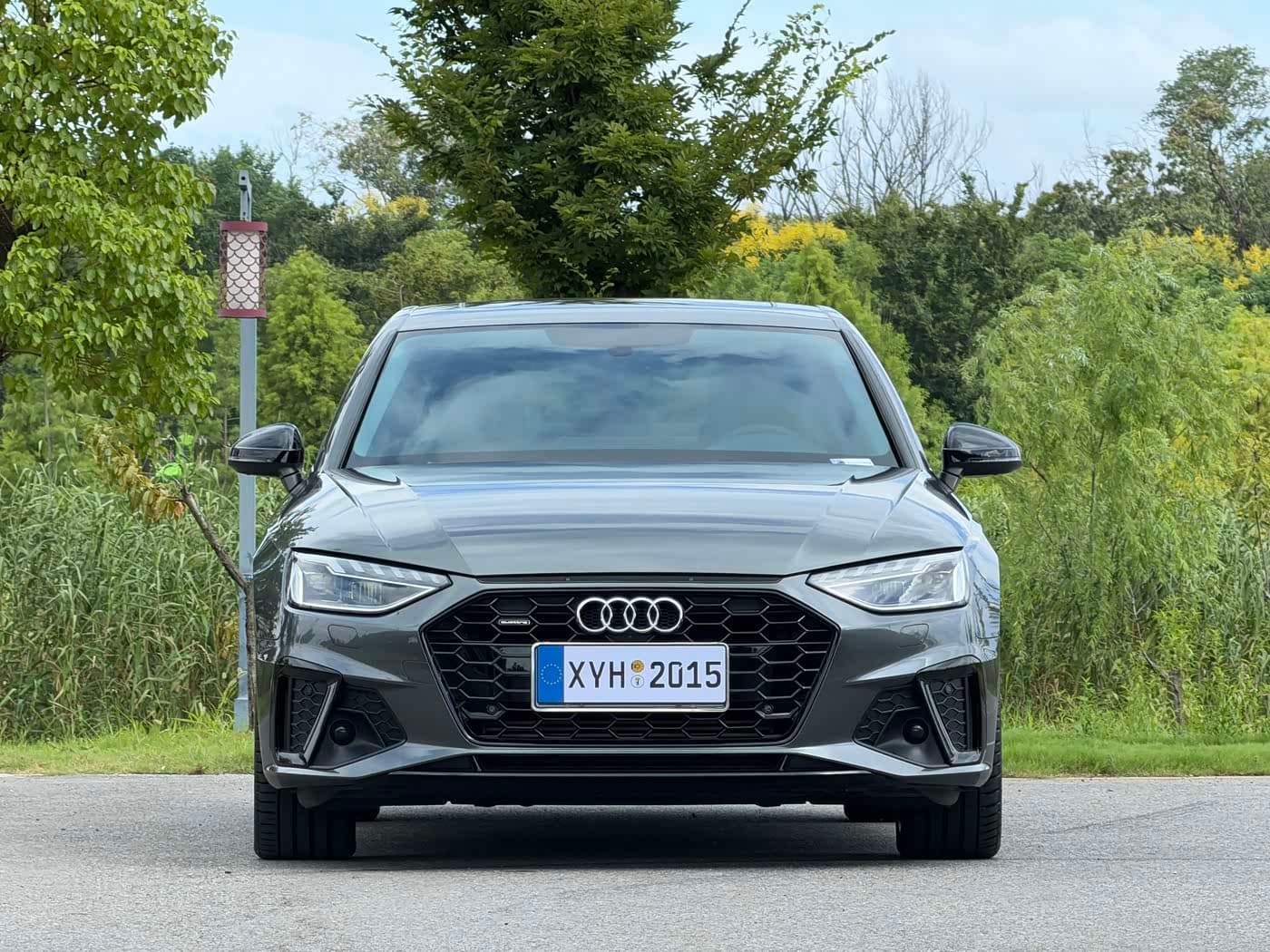 Audi A4L 2023 — Фото 2/20