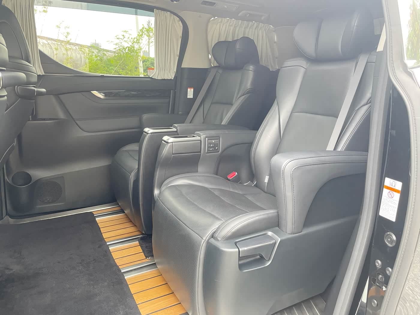 Toyota Vellfire 2022 — Фото 8/12