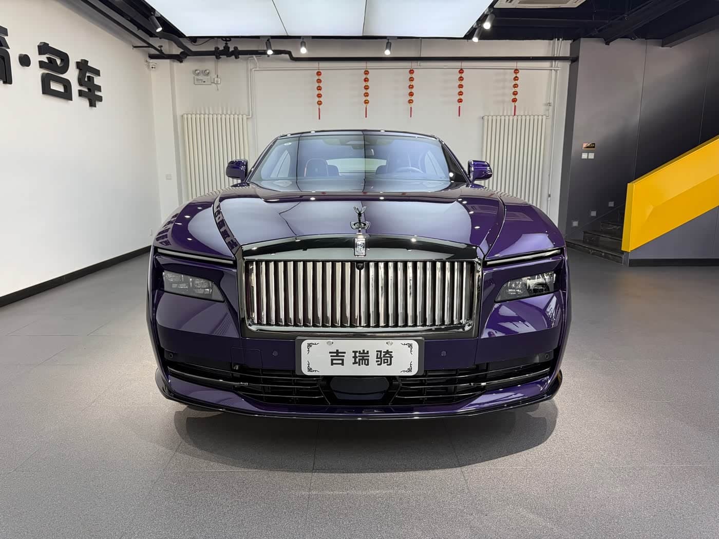 Rolls-Royce Spectre 2025 — Фото 2/20