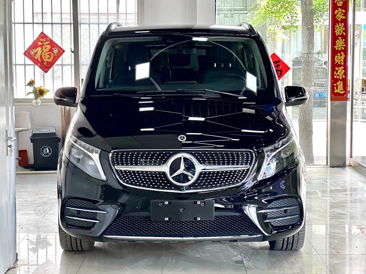 Mercedes-Benz V-Class 2024 — Фото 2/20