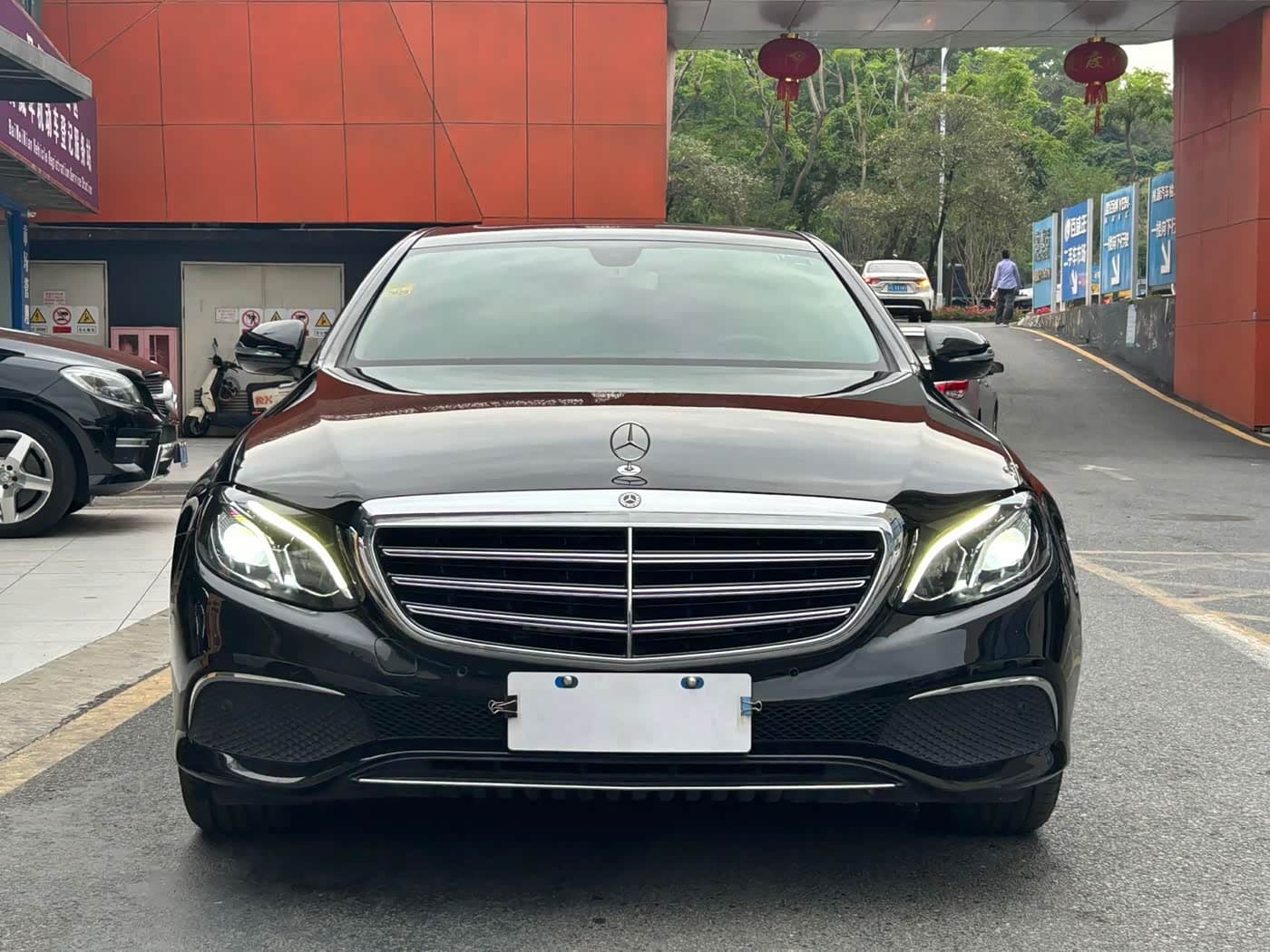 Mercedes-Benz E-Class 2018 — Фото 2/11