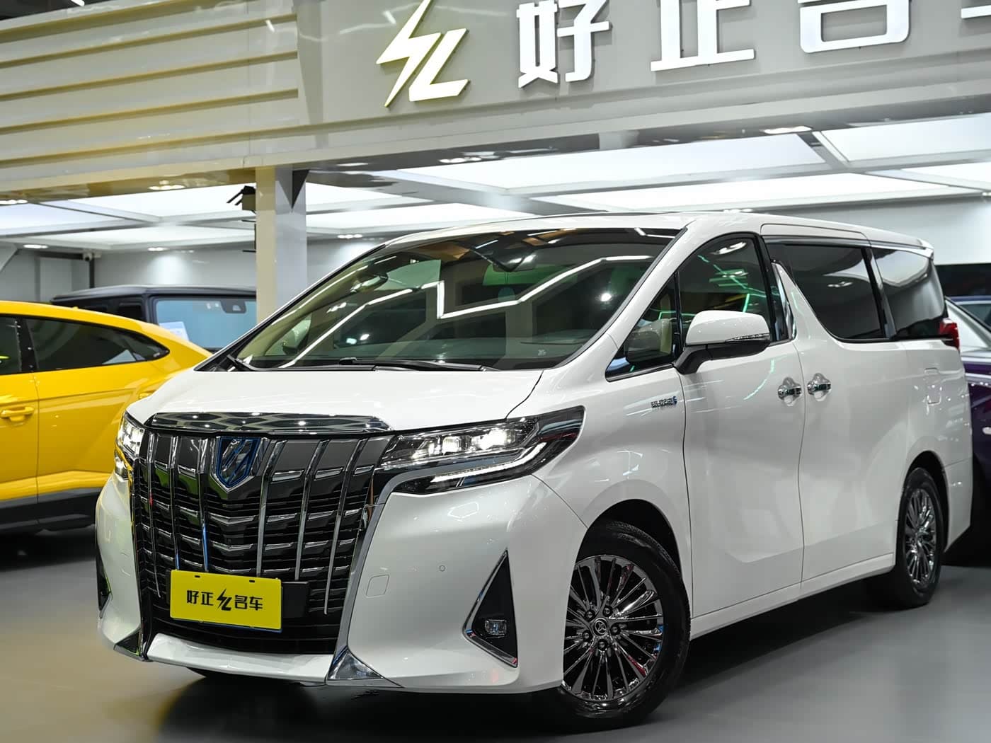 Toyota Alphard 2022 — Фото 2/20