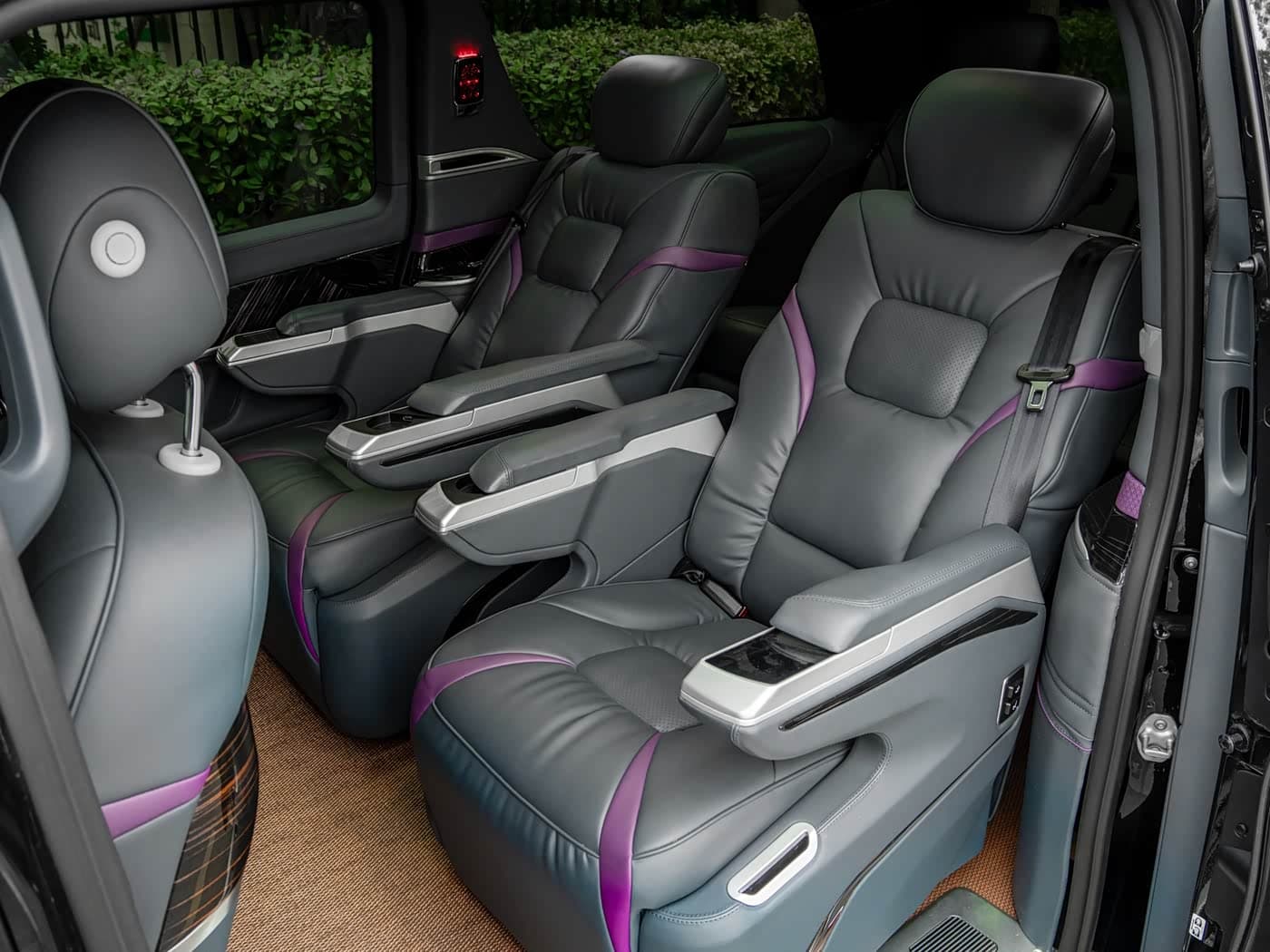 Mercedes-Benz V-Class 2023 — Фото 11/18