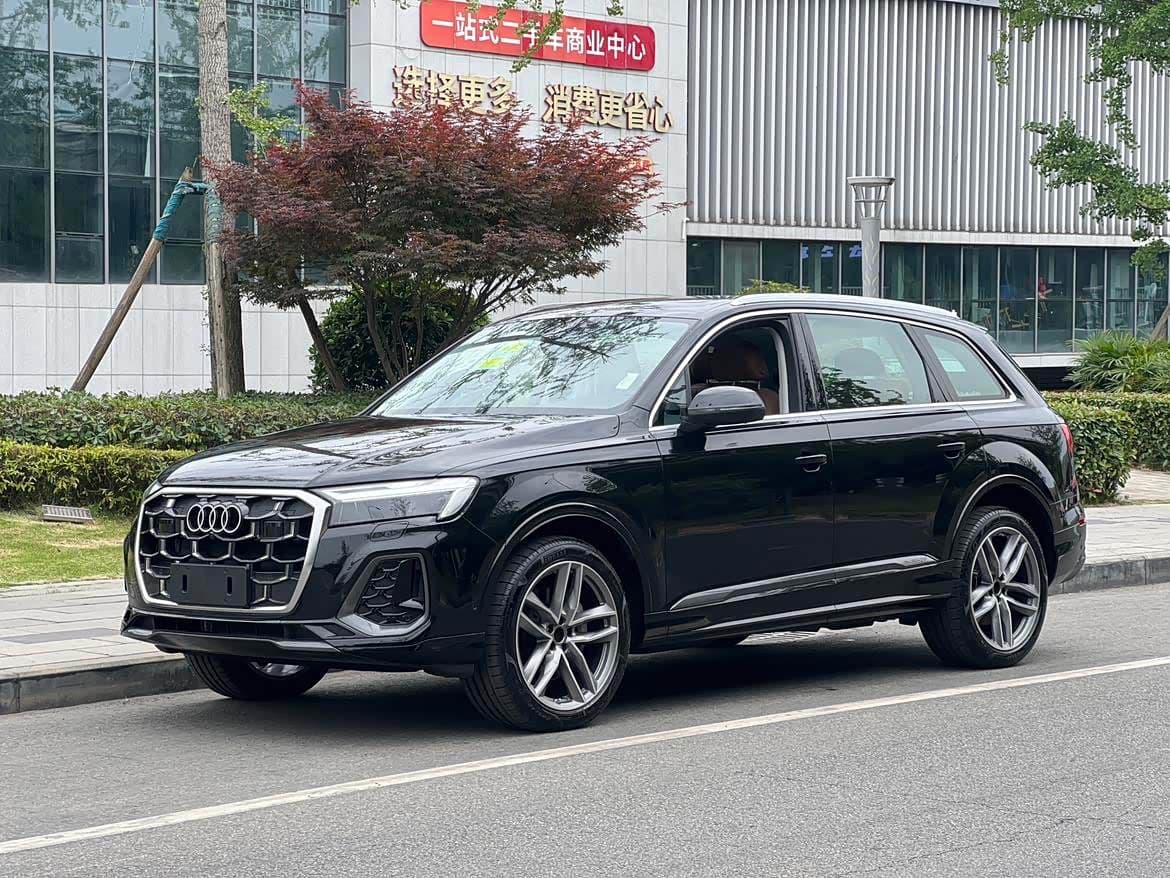 Audi Q7 2026 — Фото 1/12