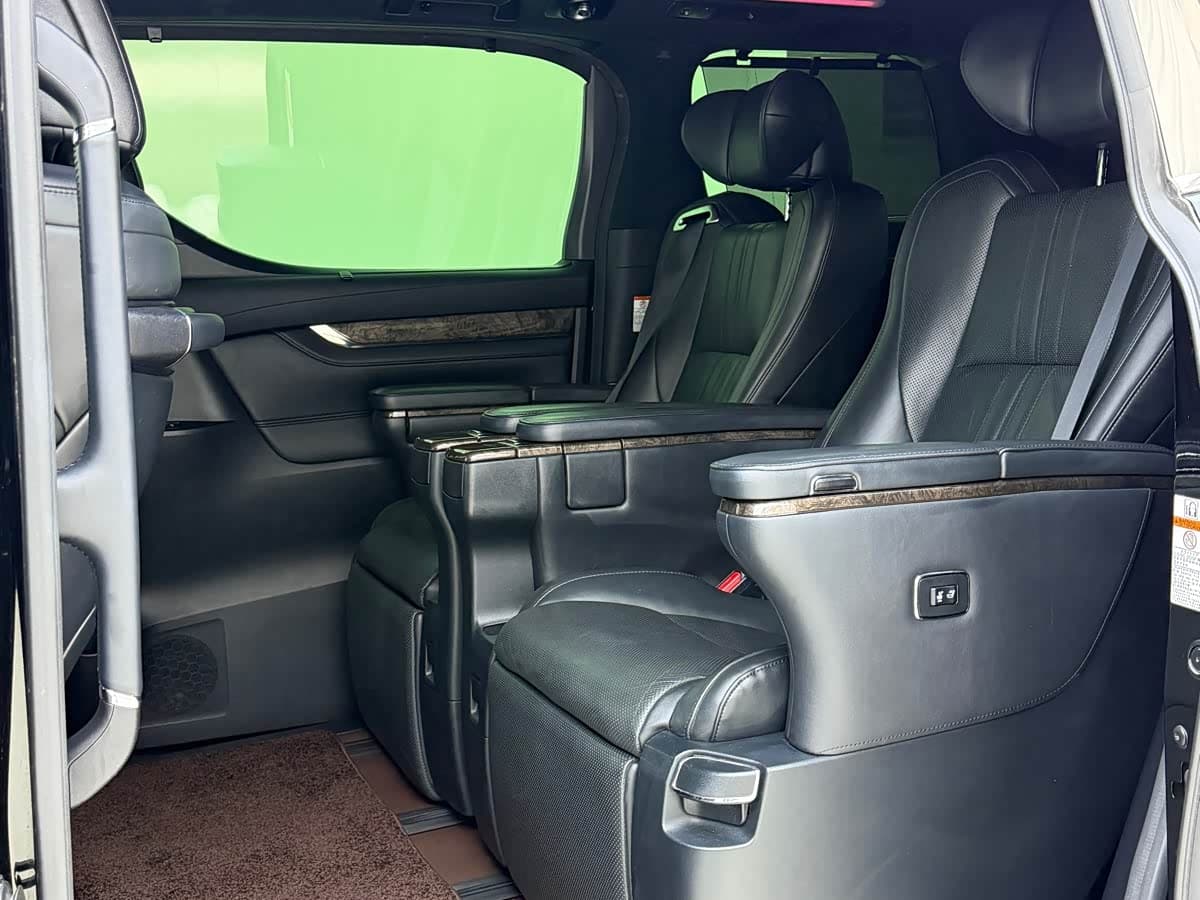 Toyota Alphard 2021 — Фото 6/9