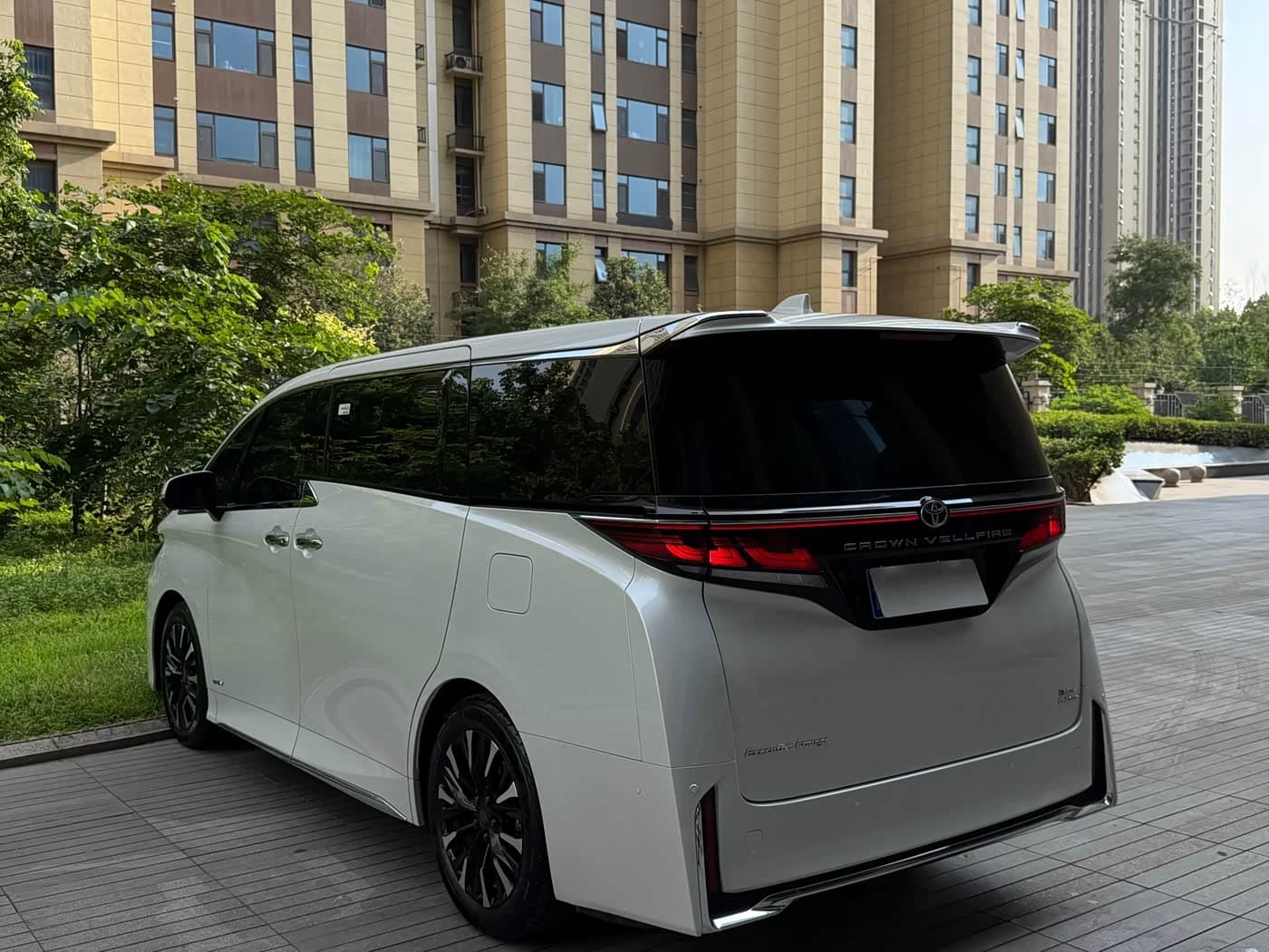 Toyota Vellfire 2025 — Фото 5/15