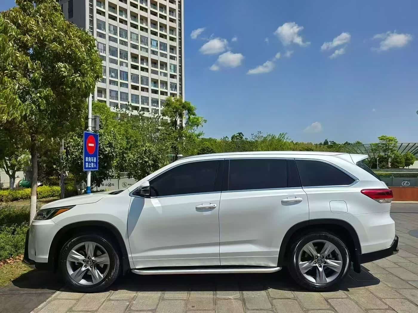 Toyota Highlander 2021 — Фото 10/20