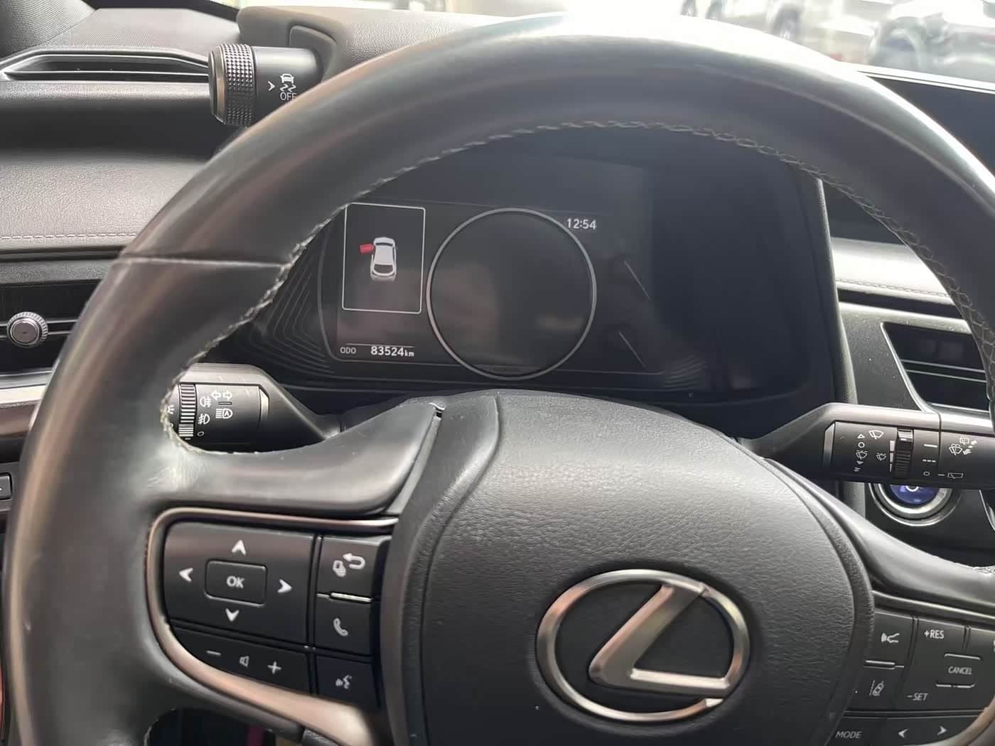 Lexus UX 2020 — Фото 5/9