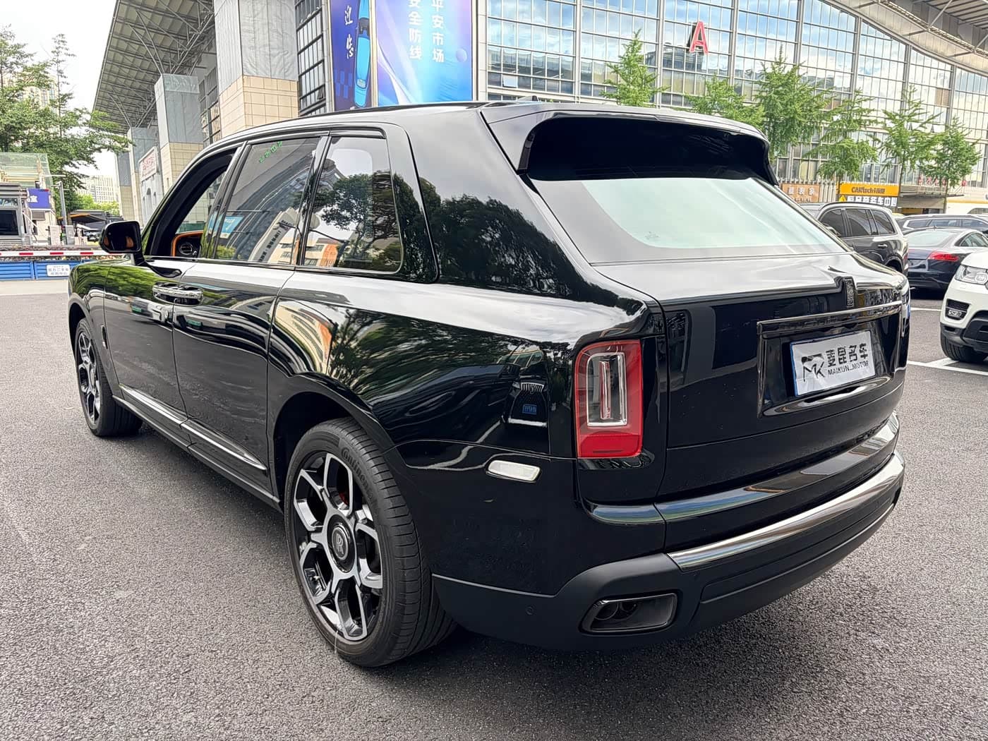 Rolls-Royce Cullinan 2020 — Фото 12/12