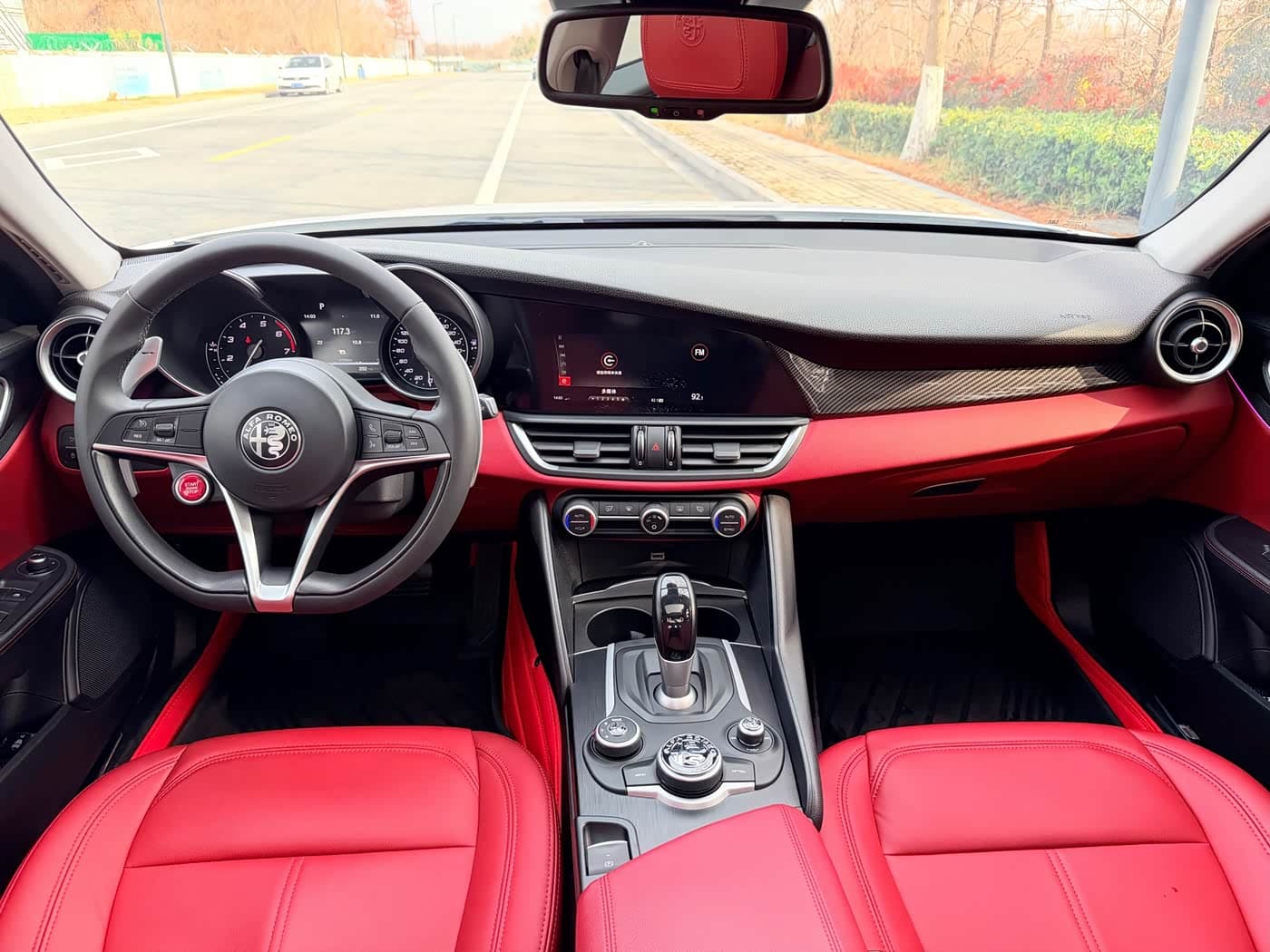 Alfa Romeo Giulia 2018 — Фото 12/20