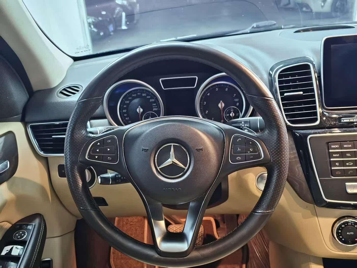 Mercedes-Benz GLE 2016 — Фото 17/17