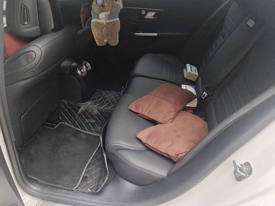 Mercedes-Benz C-Class 2025 — Фото 11/16