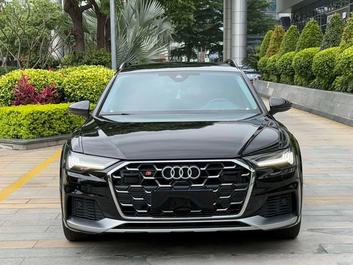 Audi A6 2023 — Фото 2/13