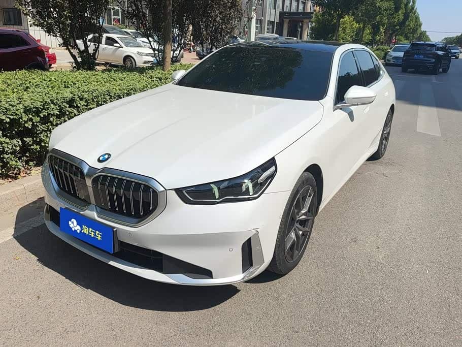 BMW 5 Series 2025 — Фото 1/16