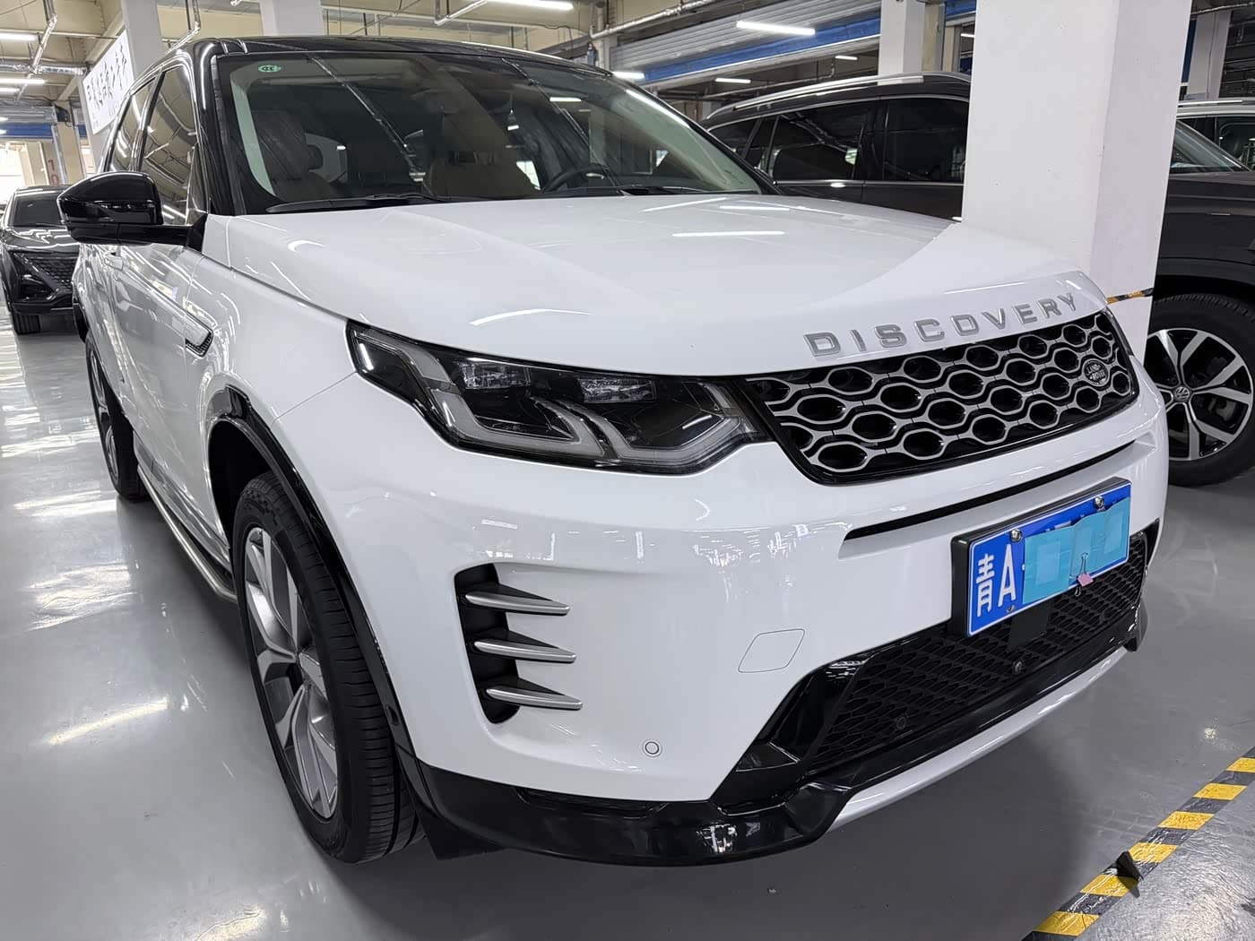 Land Rover Discovery Sport 2023 — Фото 3/20