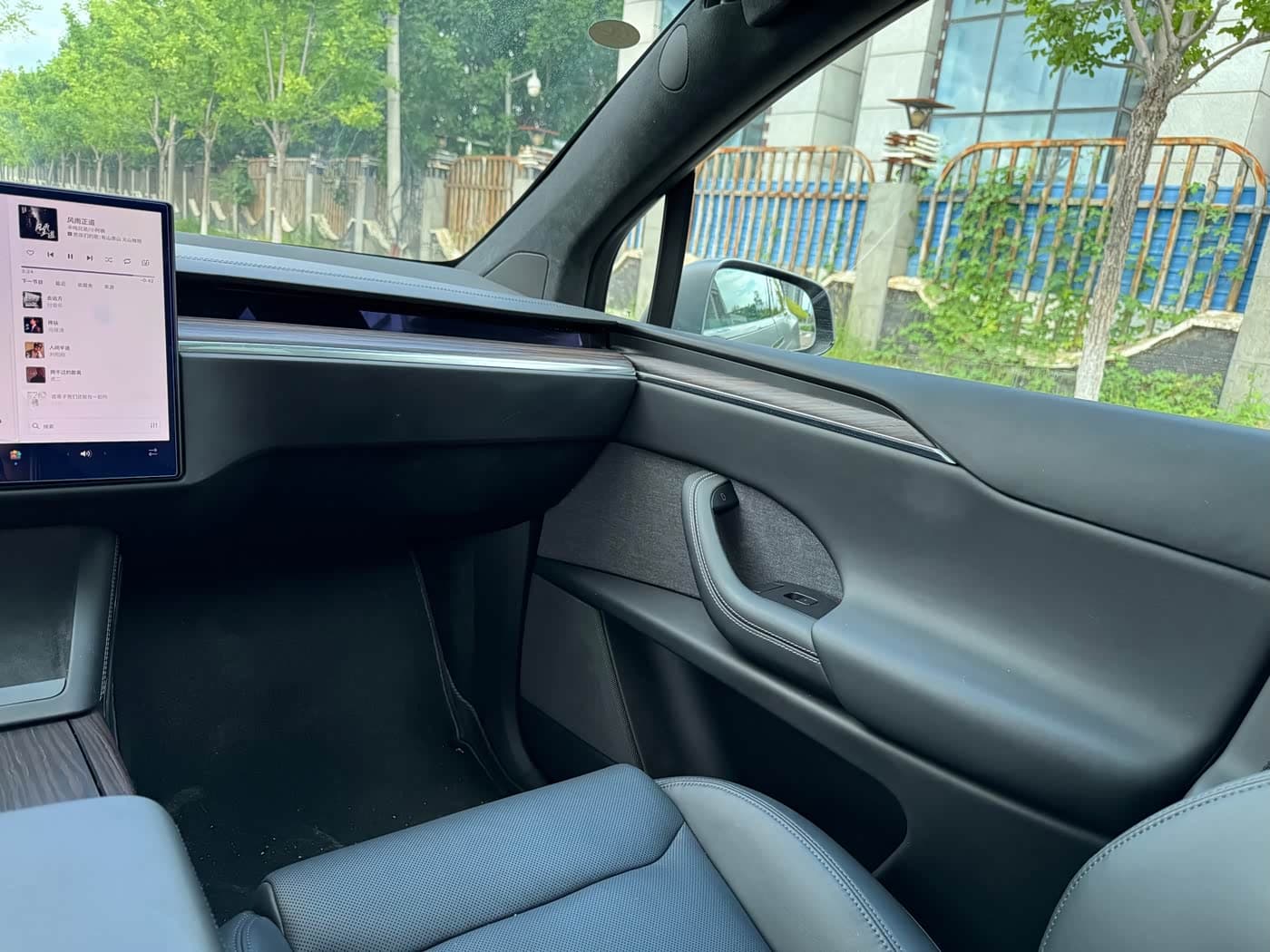 Tesla Model X 2023 — Фото 12/20