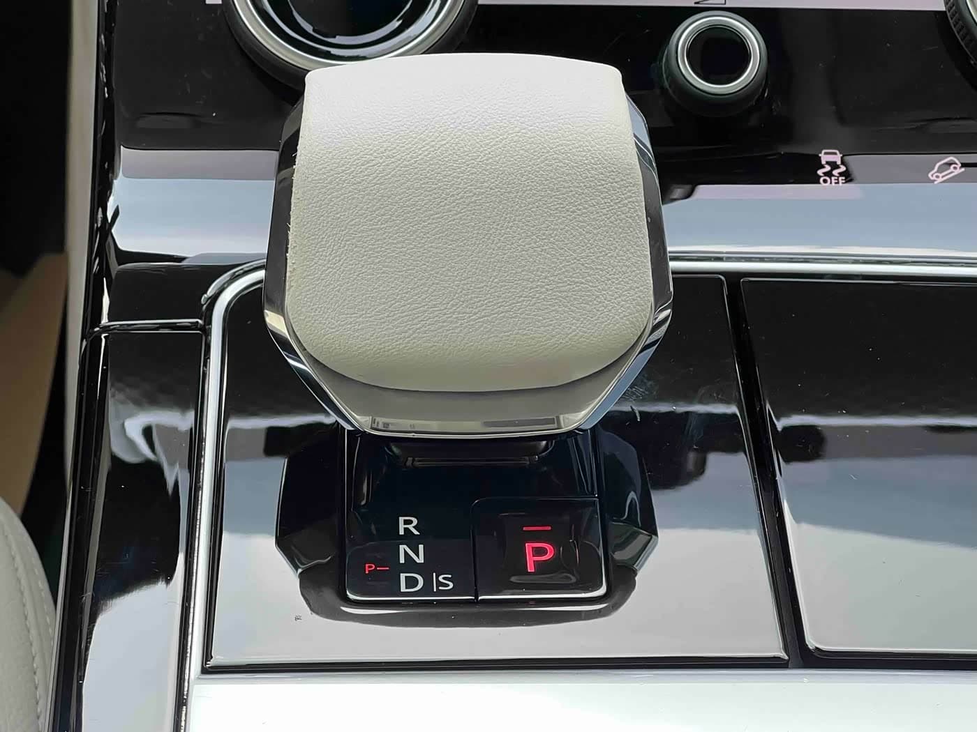 Land Rover Range Rover Velar 2021 — Фото 13/20