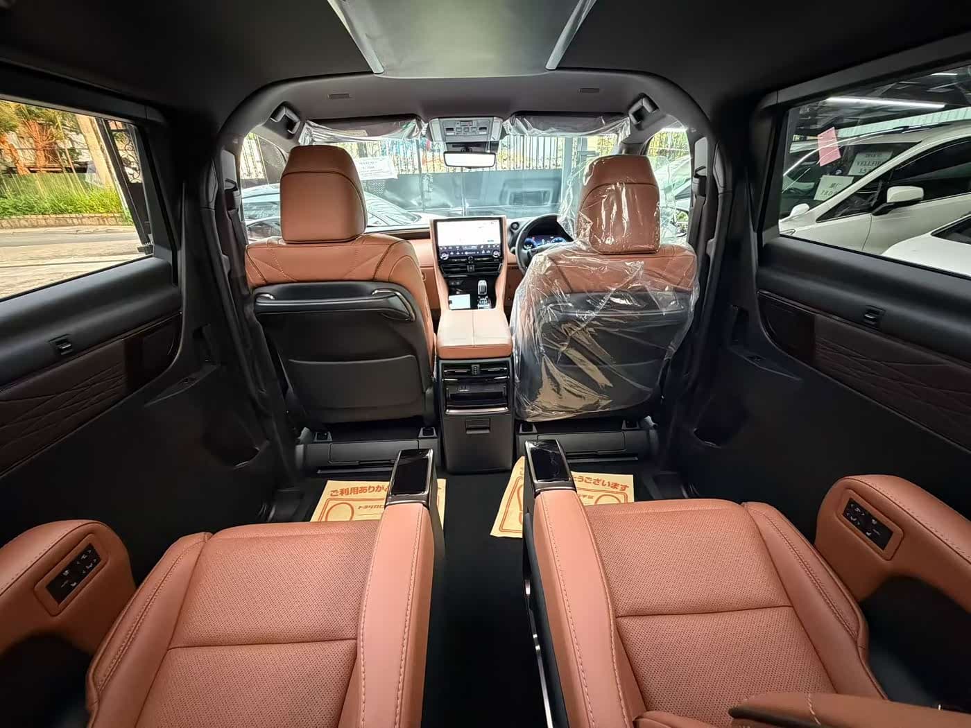 Toyota Alphard 2026 — Фото 8/10