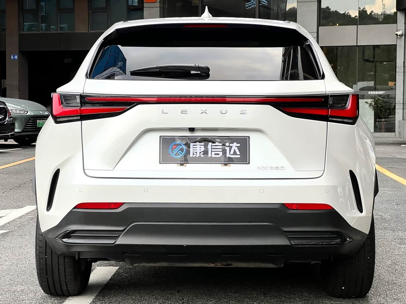 Lexus NX 2023 — Фото 10/11