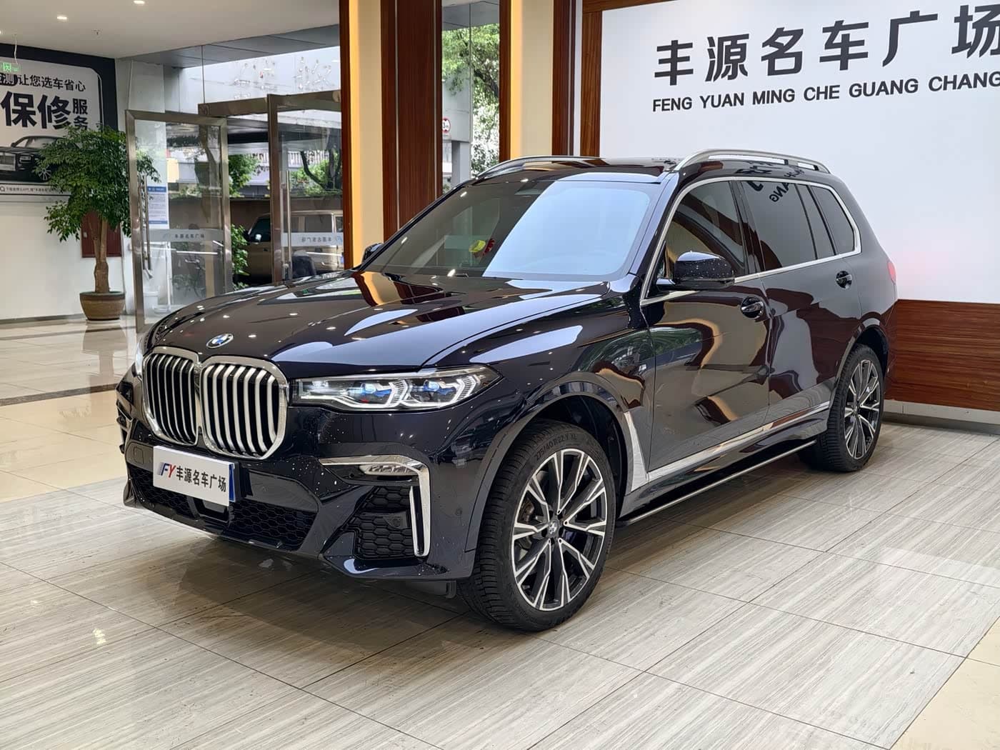 BMW X7 2019 — Фото 1/20