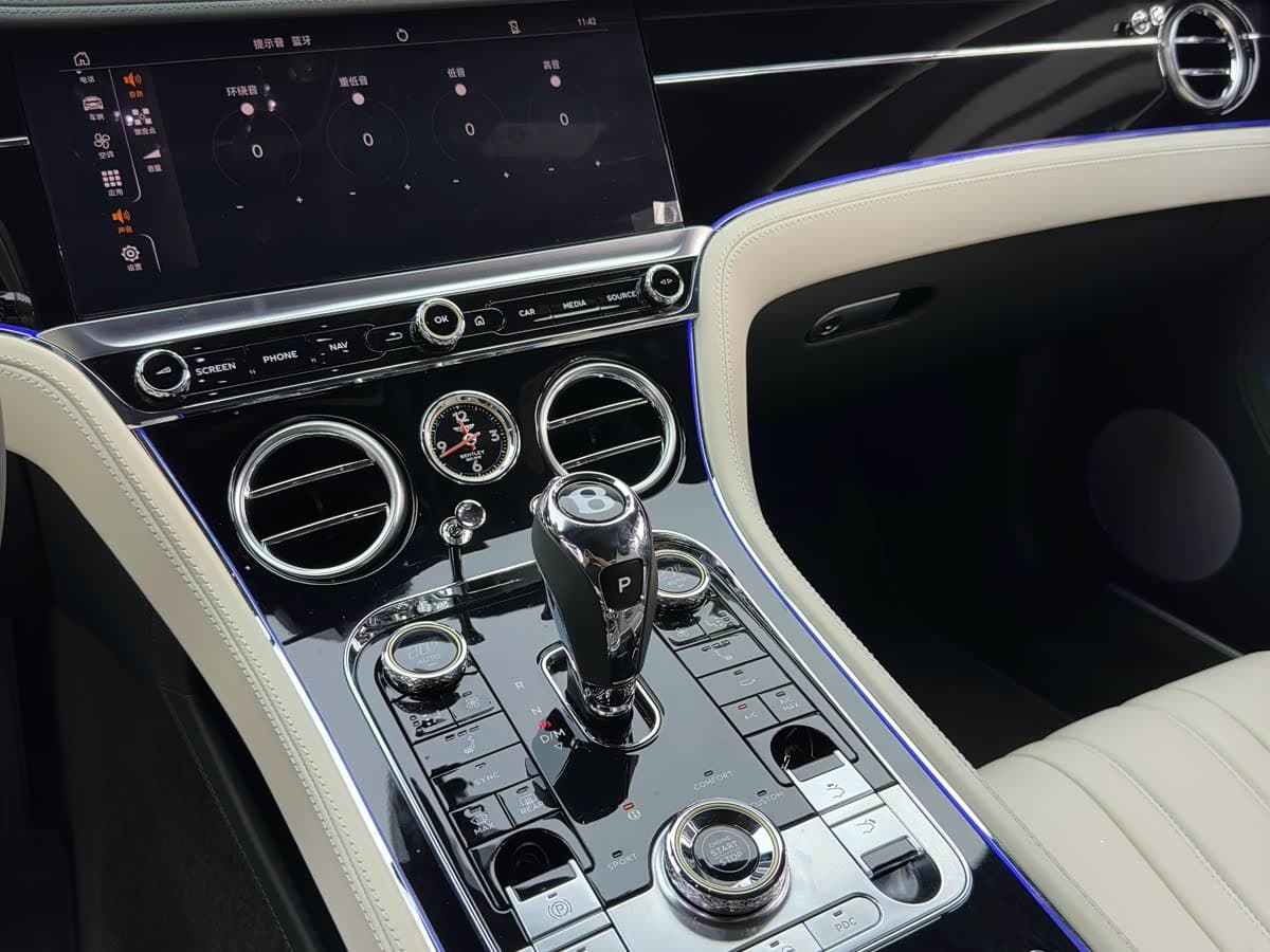 Bentley Continental 2021 — Фото 18/20