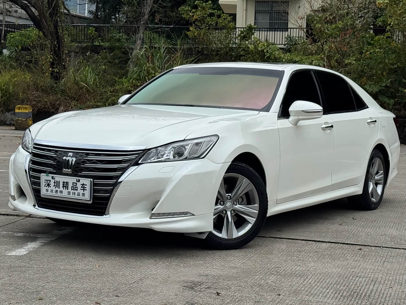 Toyota Crown 2015 — Фото 1/18