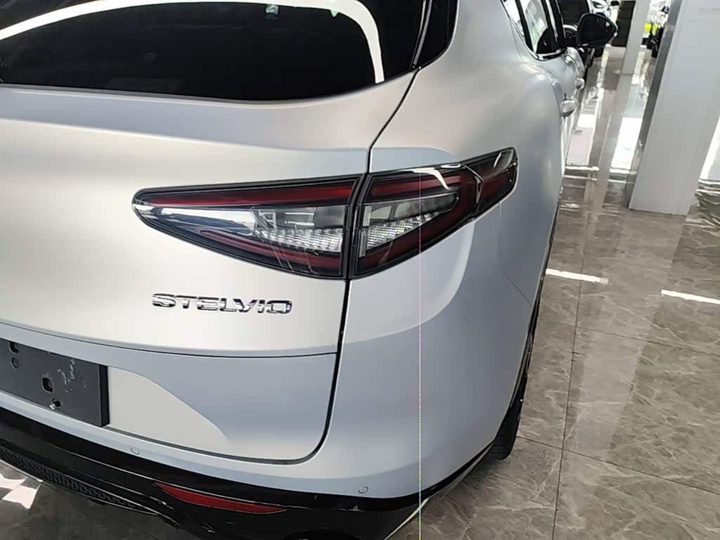 Alfa Romeo Stelvio 2023 — Фото 8/20