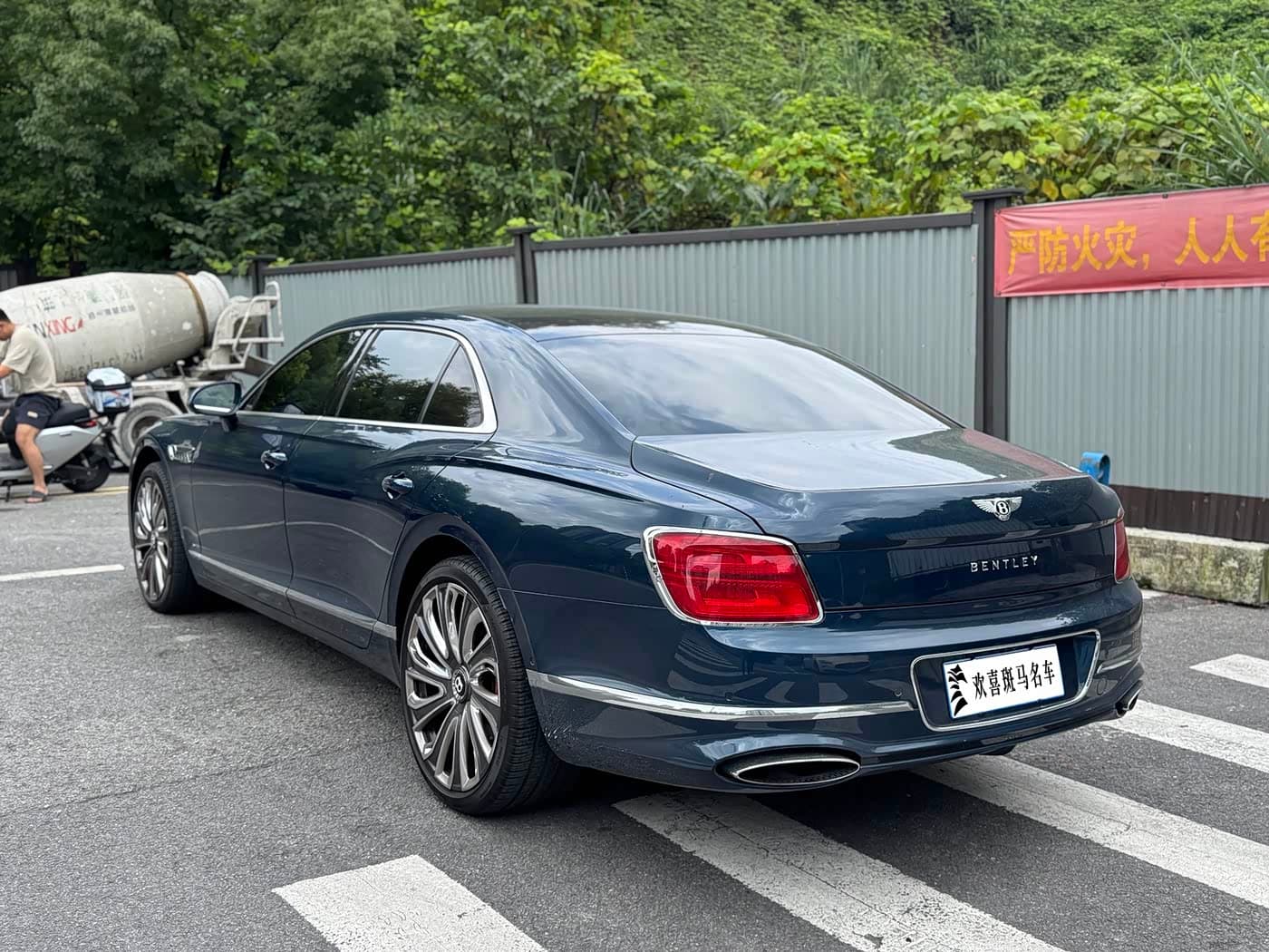 Bentley Flying Spur 2021 — Фото 3/20