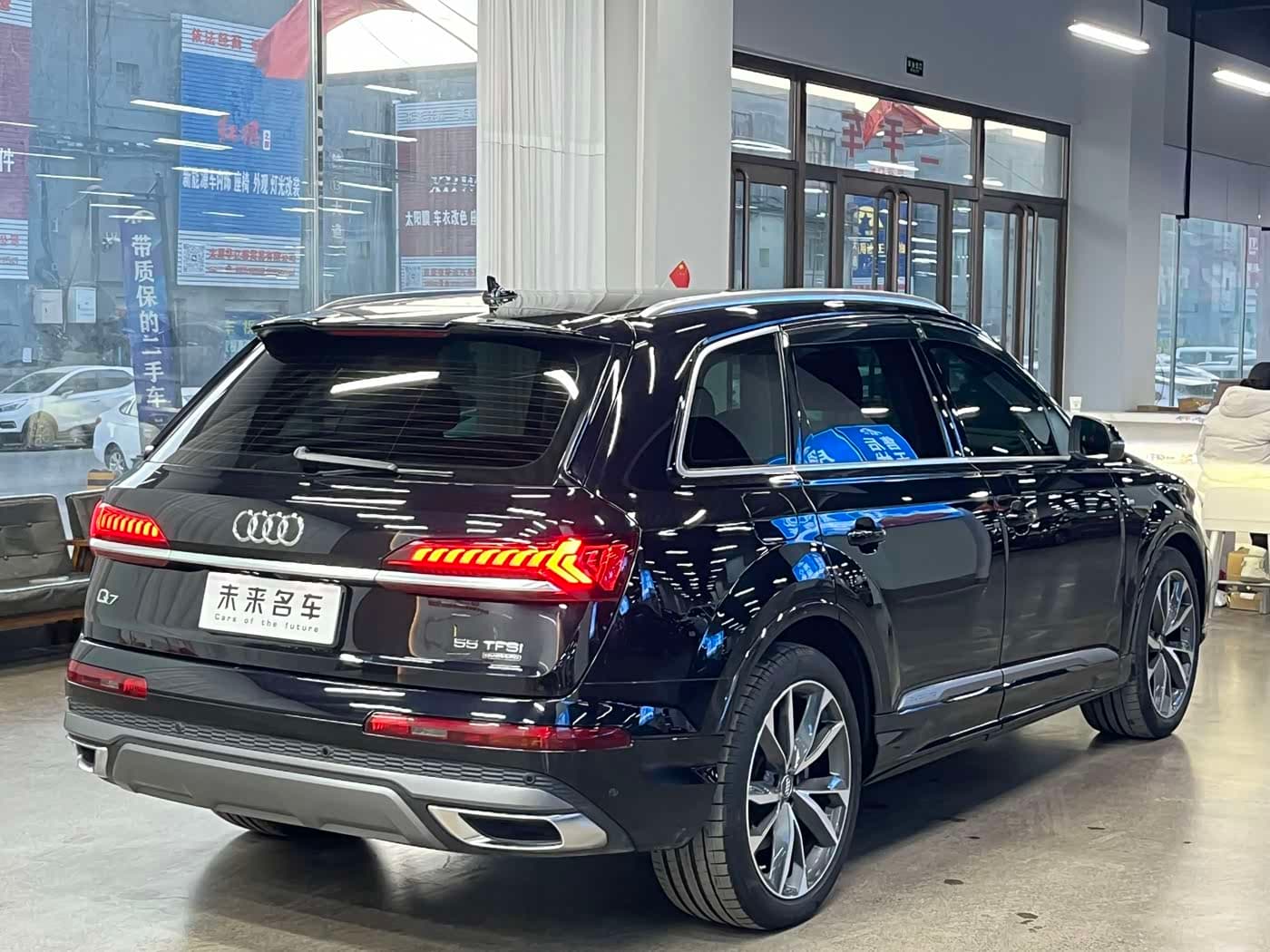 Audi Q7 2021 — Фото 14/18