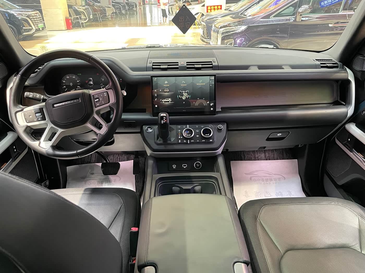 Land Rover Defender 2023 — Фото 13/20