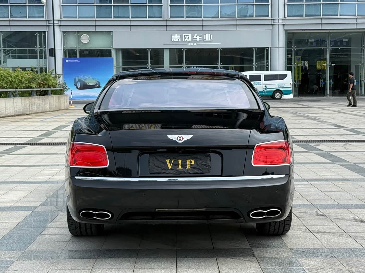 Bentley Flying Spur 2019 — Фото 8/18