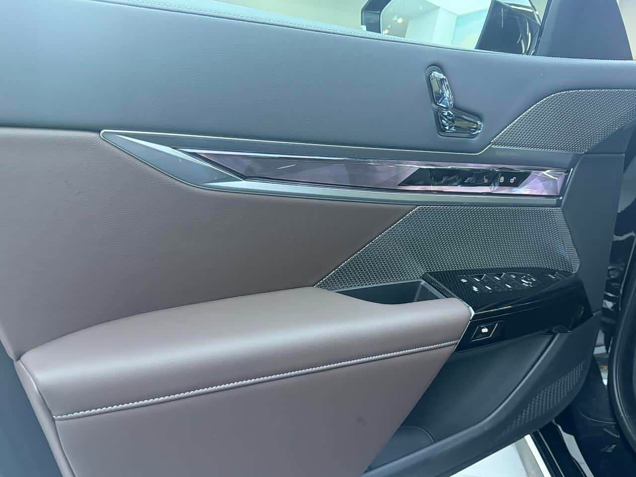 BMW 7 Series 2025 — Фото 10/20