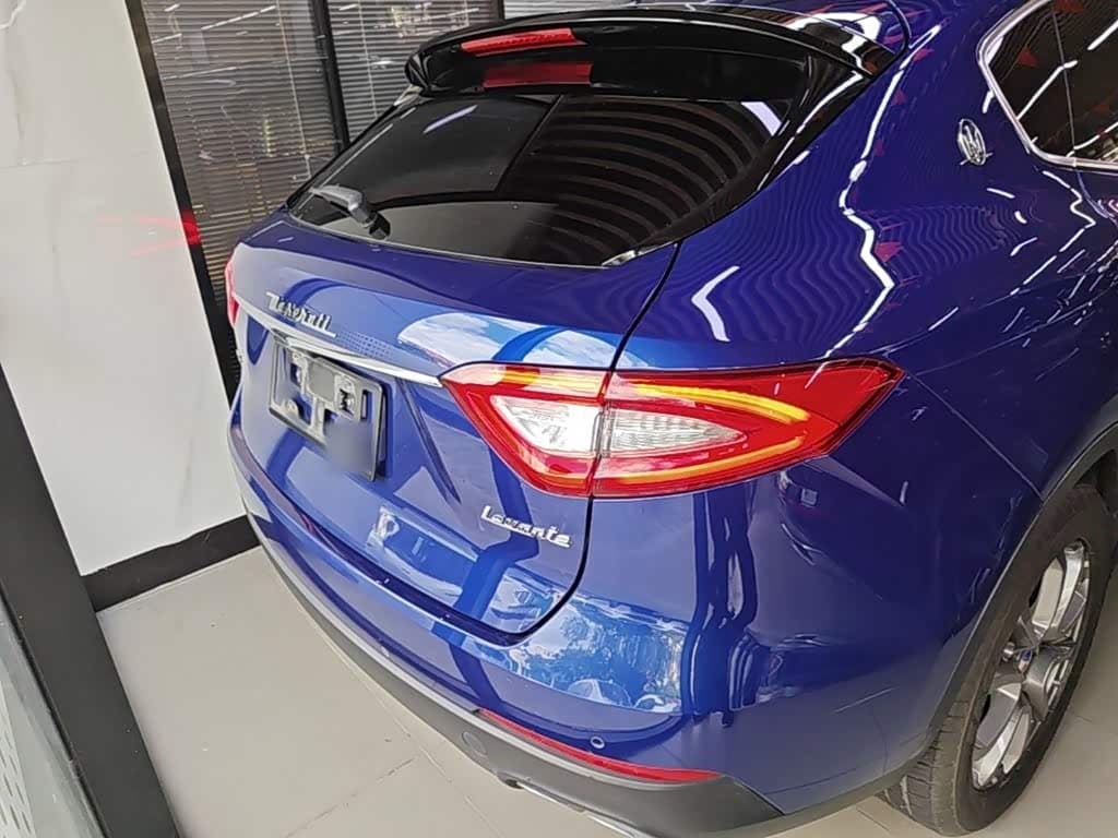 Maserati Levante 2020 — Фото 6/20