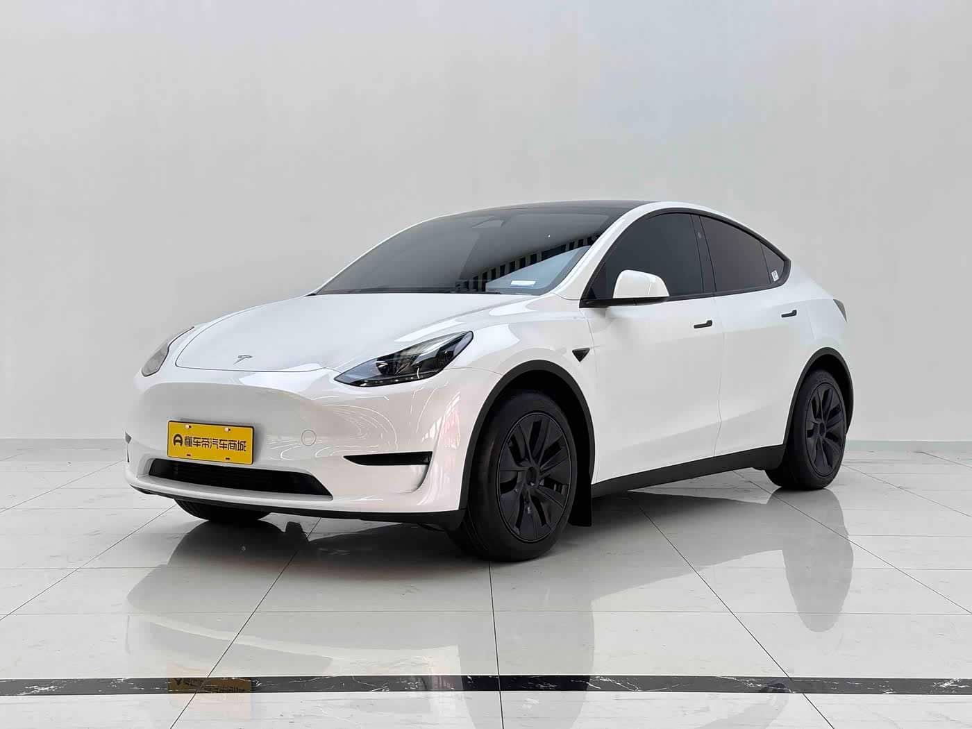 Tesla Model Y, 2024
