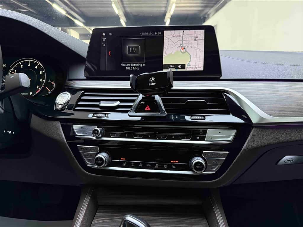 BMW 5 Series 2018 — Фото 8/20