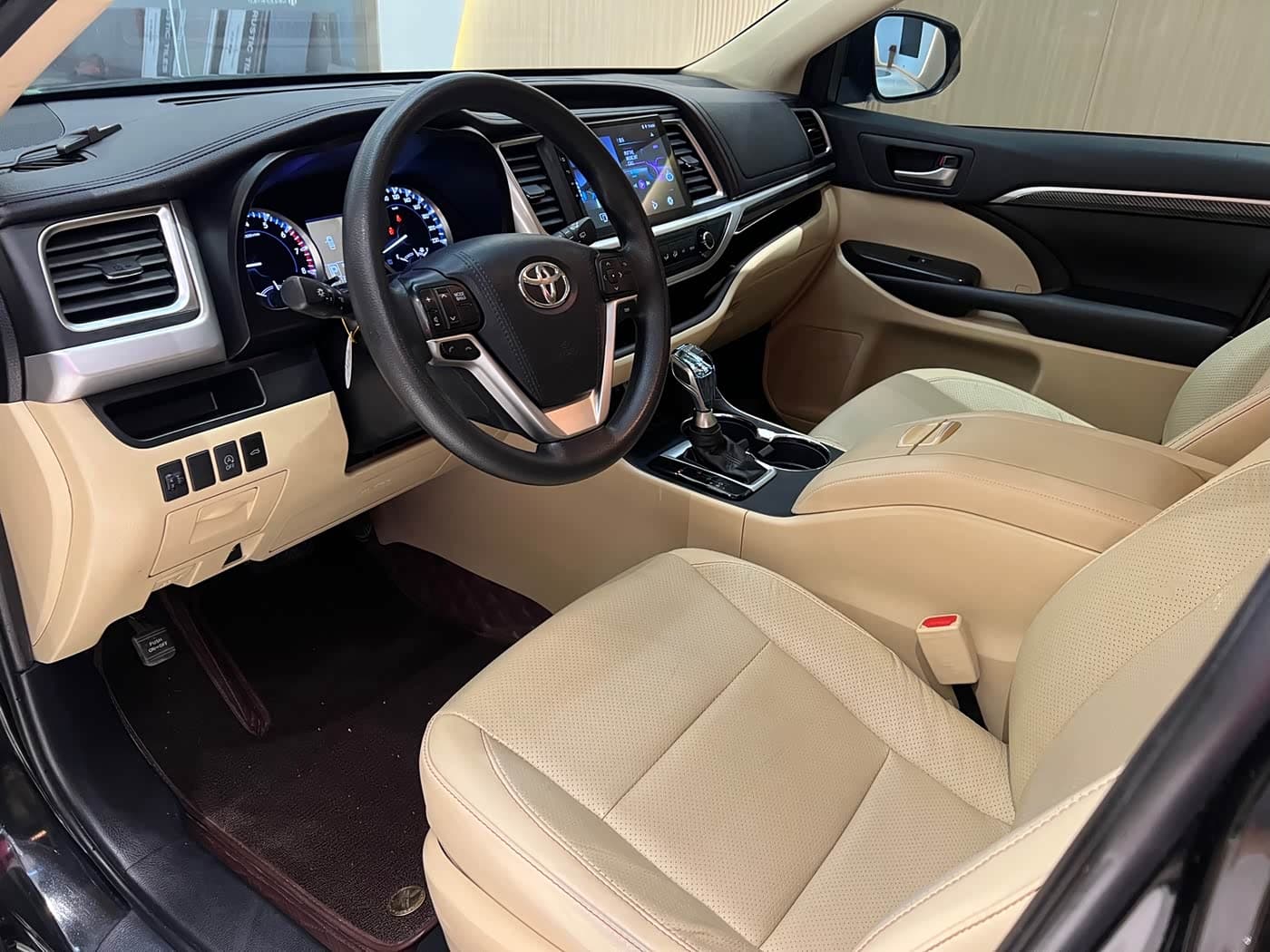Toyota Highlander 2020 — Фото 8/20