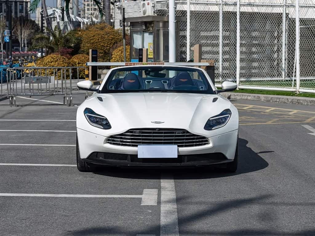 Aston Martin DB11 2019 — Фото 2/20