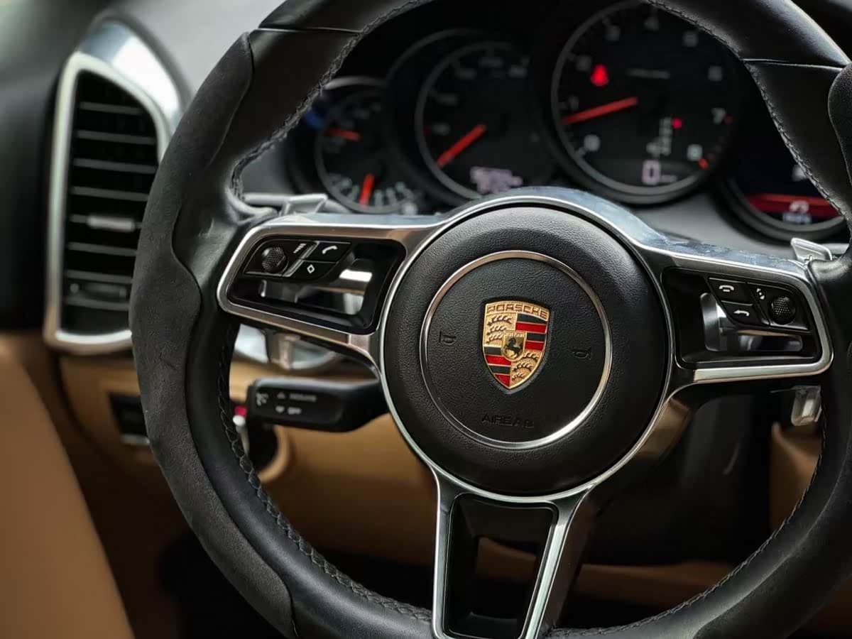Porsche Cayenne 2015 — Фото 4/11