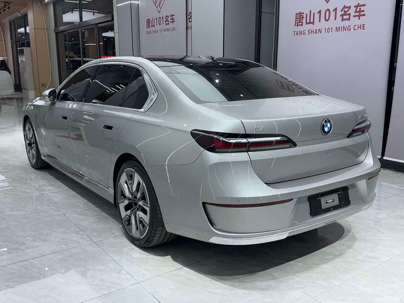 BMW i7 2023 — Фото 8/20