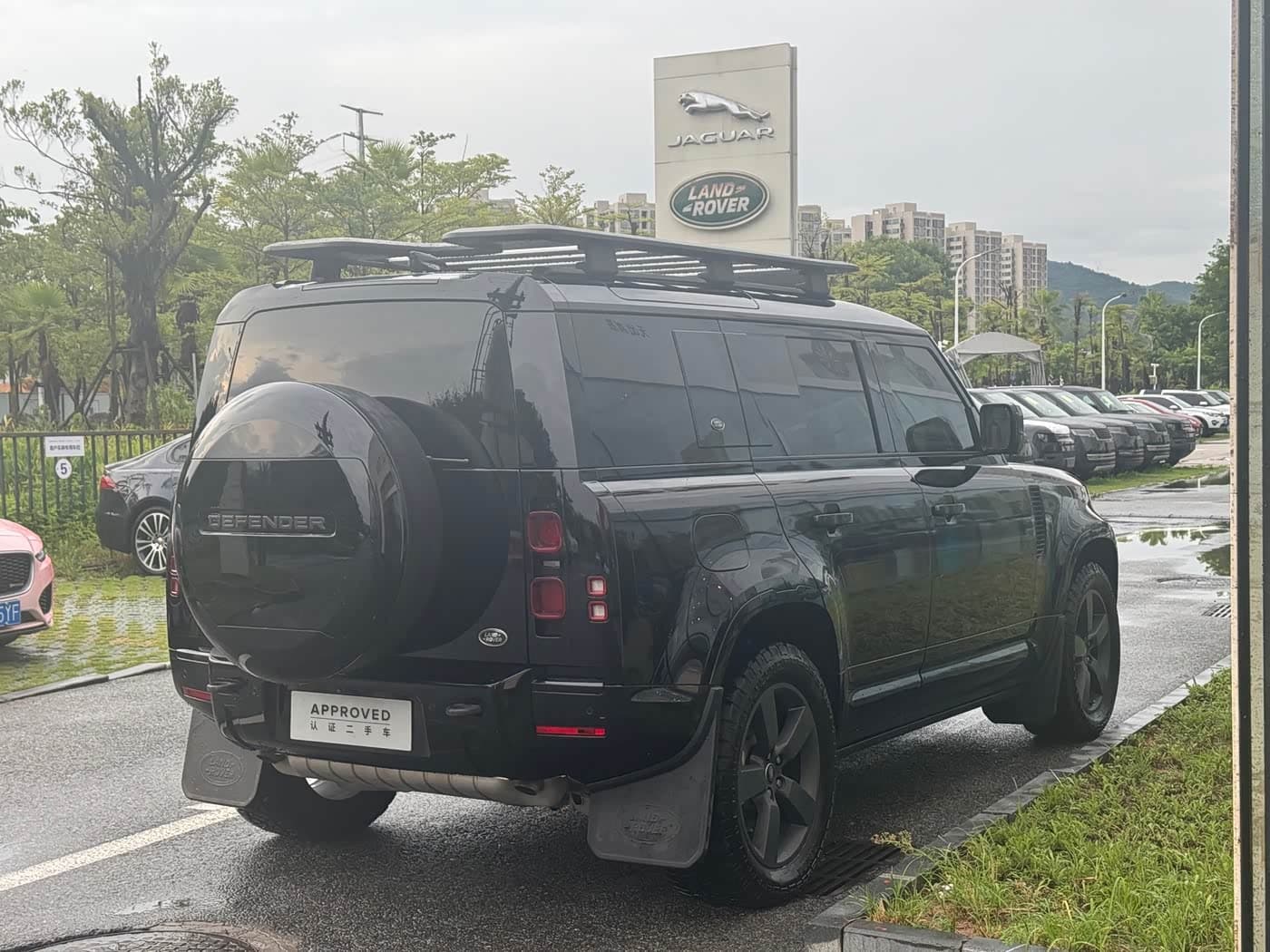 Land Rover Defender 2023 — Фото 10/20