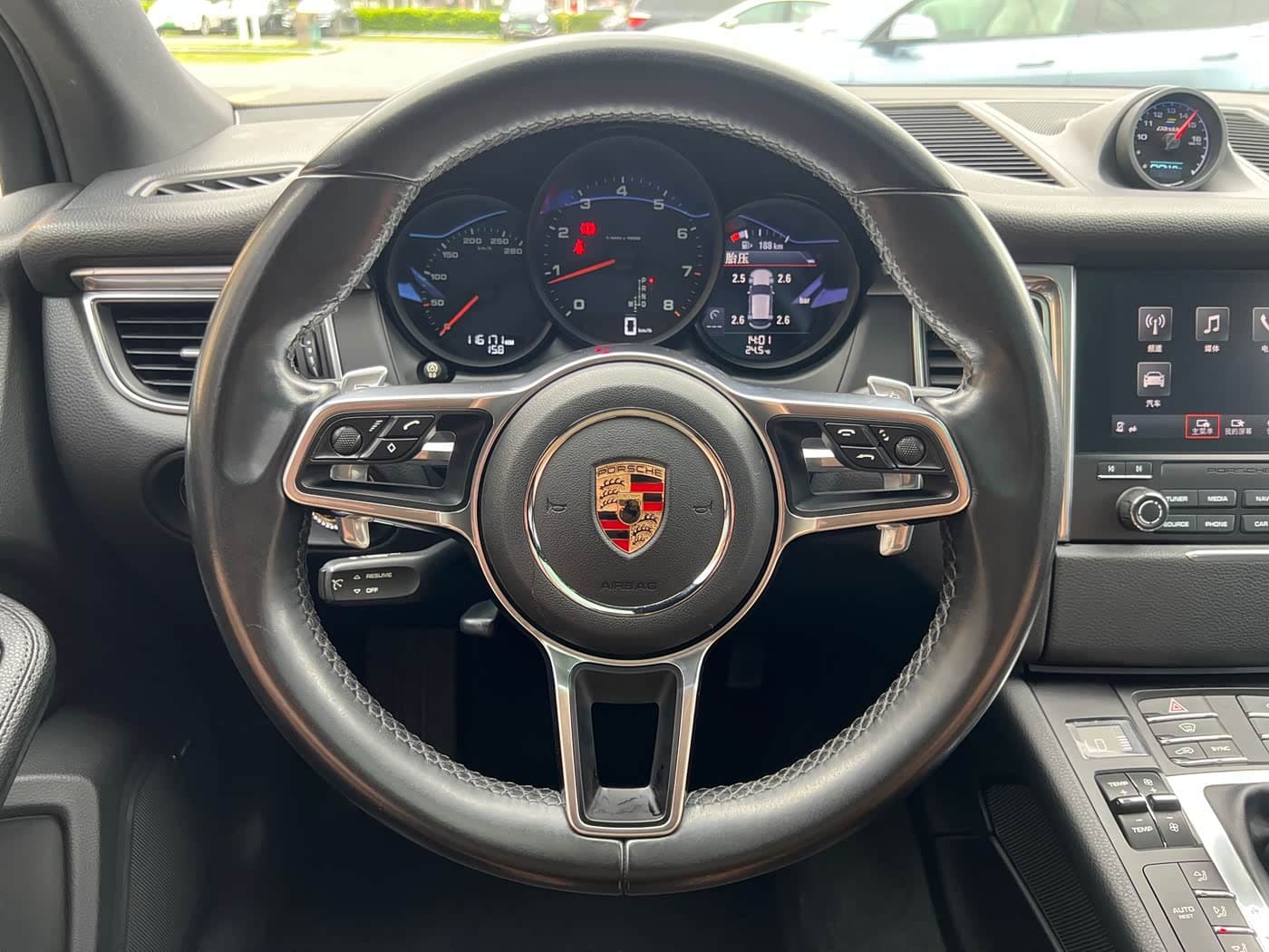 Porsche Macan 2016 — Фото 17/20