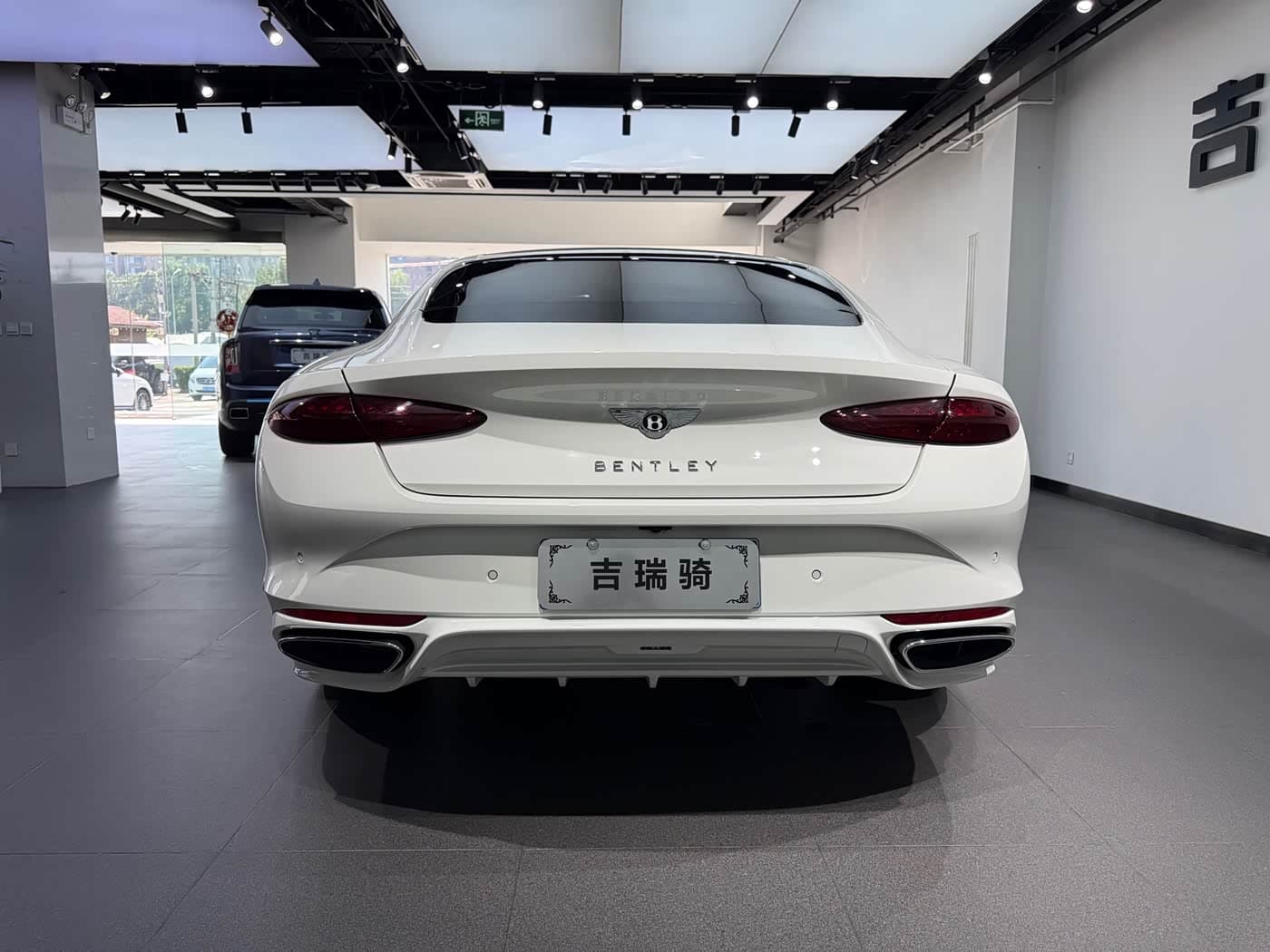 Bentley Continental Plug-in Hybrid 2025 — Фото 5/20