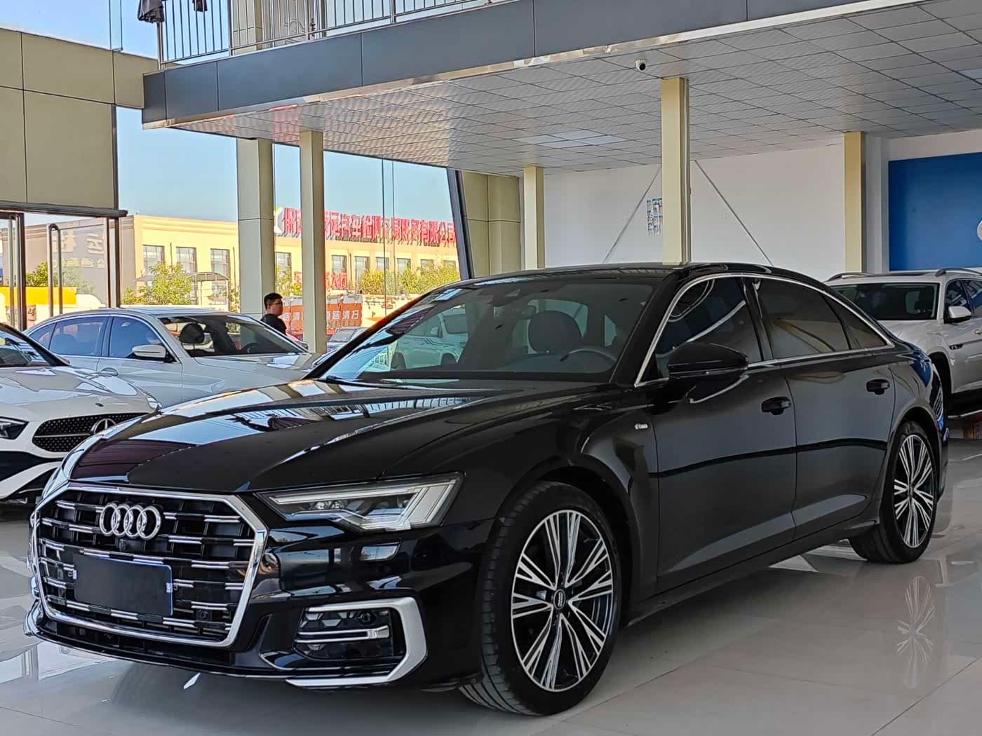 Audi A6L 2023 — Фото 1/9