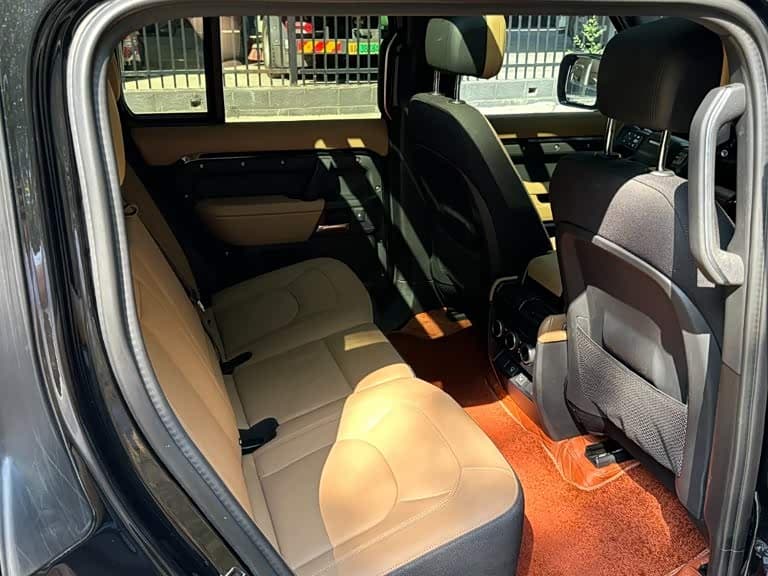 Land Rover Defender 2025 — Фото 16/17