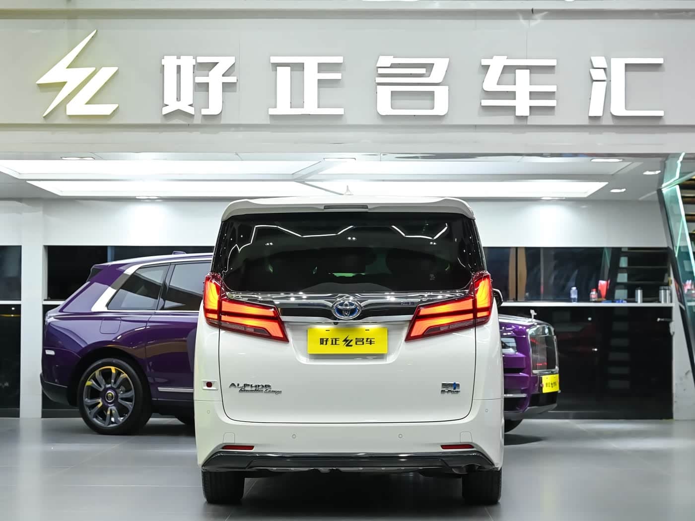 Toyota Alphard 2022 — Фото 7/20