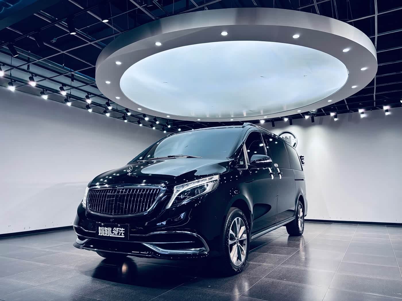 Mercedes-Benz V-Class 2021 — Фото 1/15