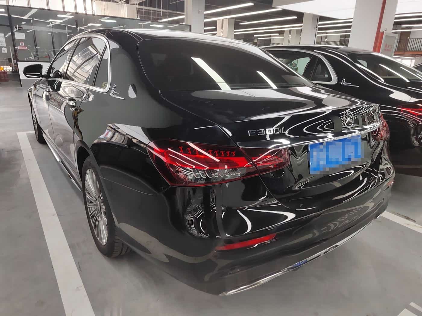 Mercedes-Benz E-Class 2023 — Фото 17/18
