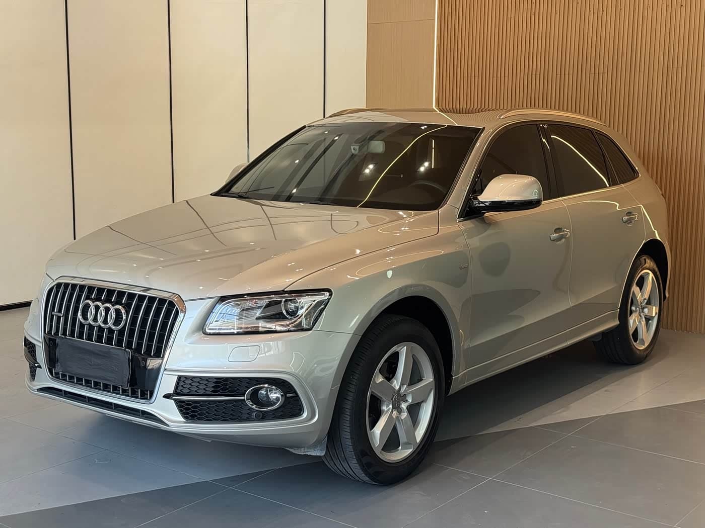 Audi Q5 2018 — Фото 1/19